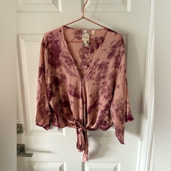 Blu Pepper Tops - Blu Pepper tie-dye blouse features a V-neck, long sleeves Size S